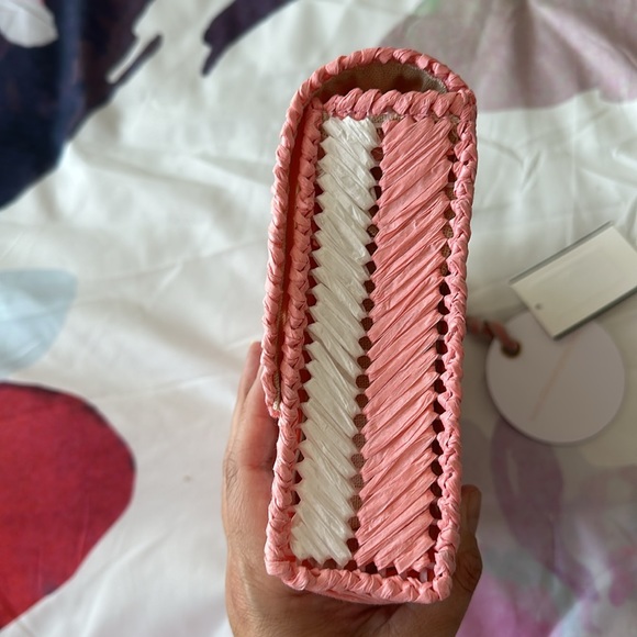 btb Los Angeles Pink & White Straw Clutch NWT - Picture 5 of 7